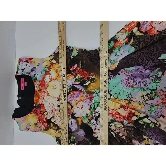 Betsey Johnson Fit and Flare Dress Women's SIze 4 All Over Floral Print Pleaded - Picture 3 of 7